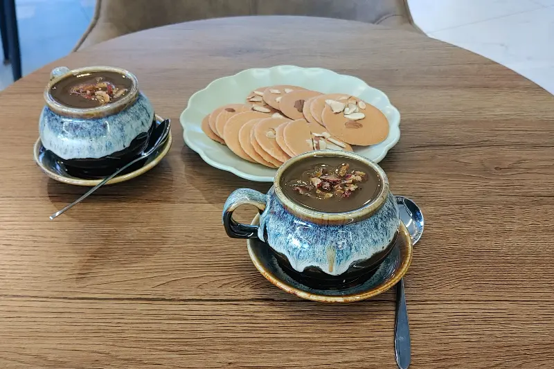 대추차와 쌀 튀일