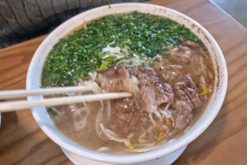 고기 가득 쌀국수