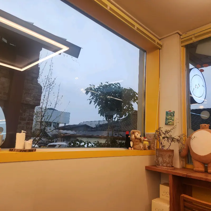 깔끔한 매장 내부