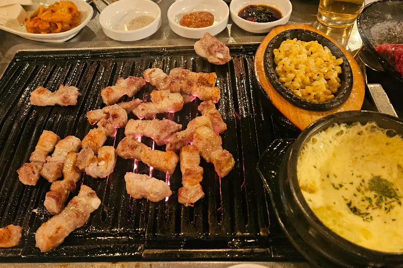 맛있게 구워진 삼겹살