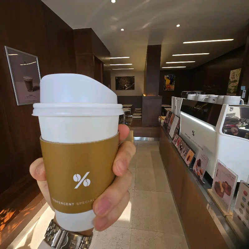 텐퍼센트 커피의 상징, 컵 로고