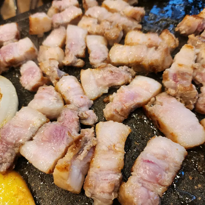 잘 구워진 삼겹살