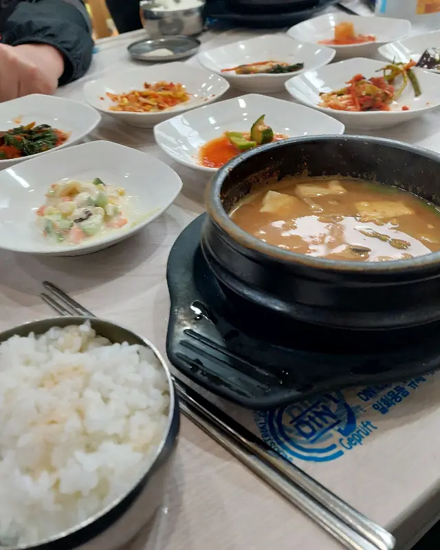 나래가든 된장찌개와 반찬