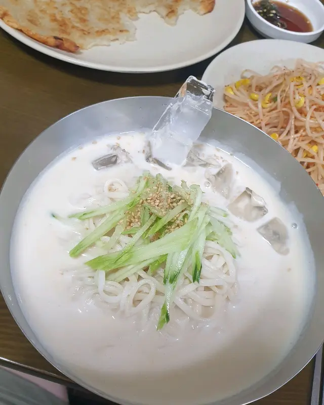 시원한 콩국수