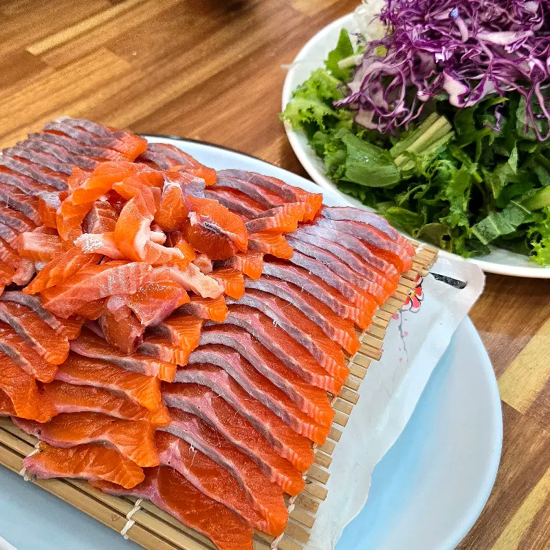 푸짐한 송어회 한 상