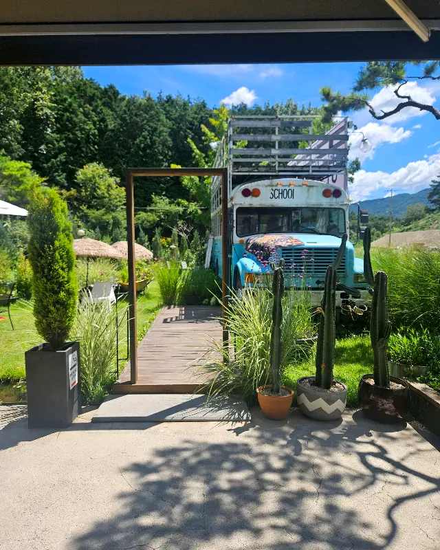 인증샷 필수! 빈티지 버스 포토존