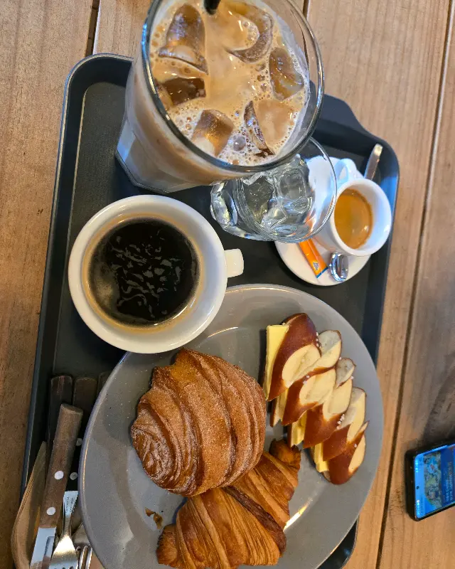 크로와상, 버터프레첼, 커피