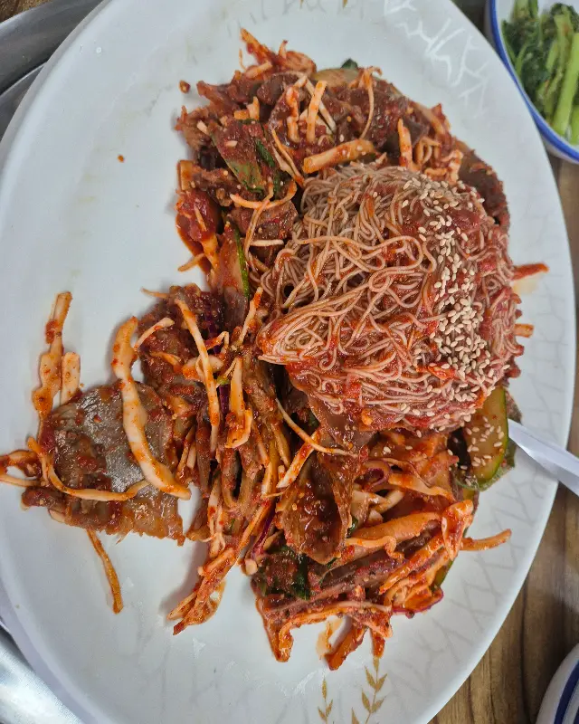 수육 무침 한상 차림