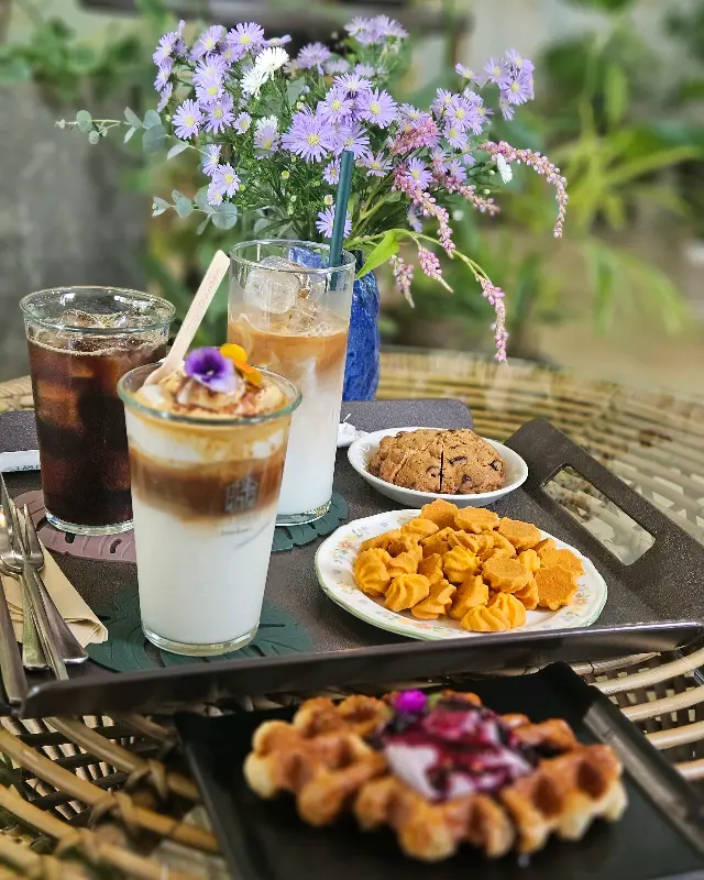 환상적인 크로플과 커피의 조합