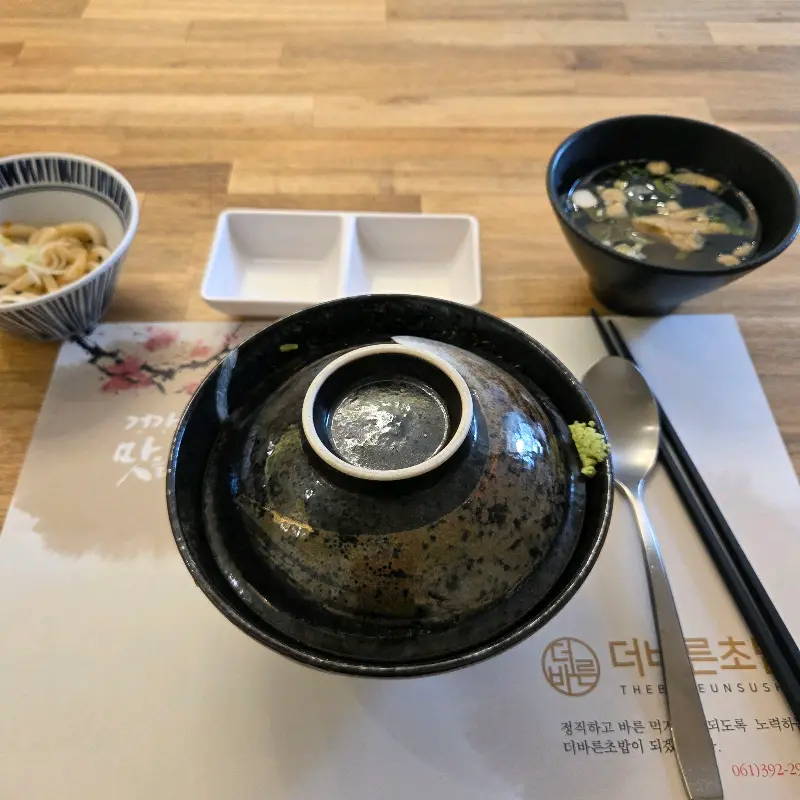 깔끔한 테이블 세팅