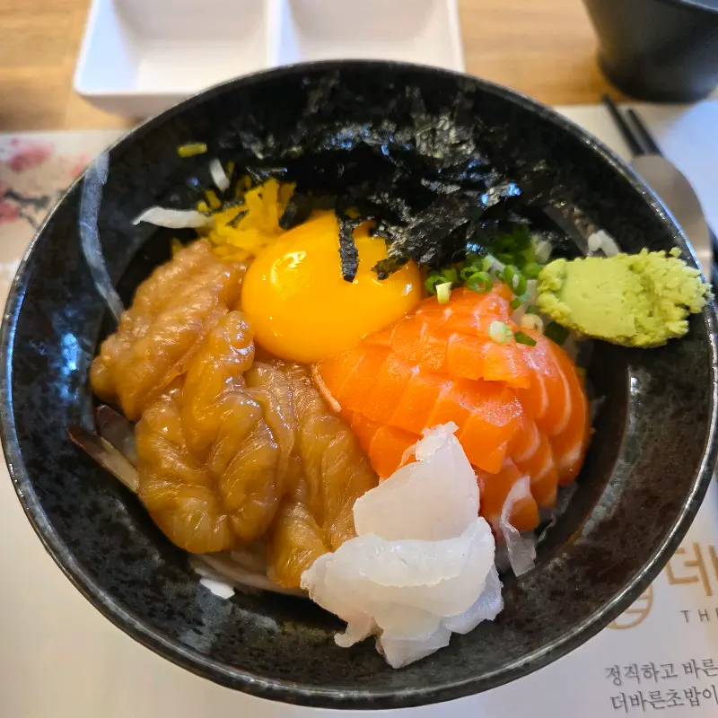 싱싱한 재료가 듬뿍, 덮밥