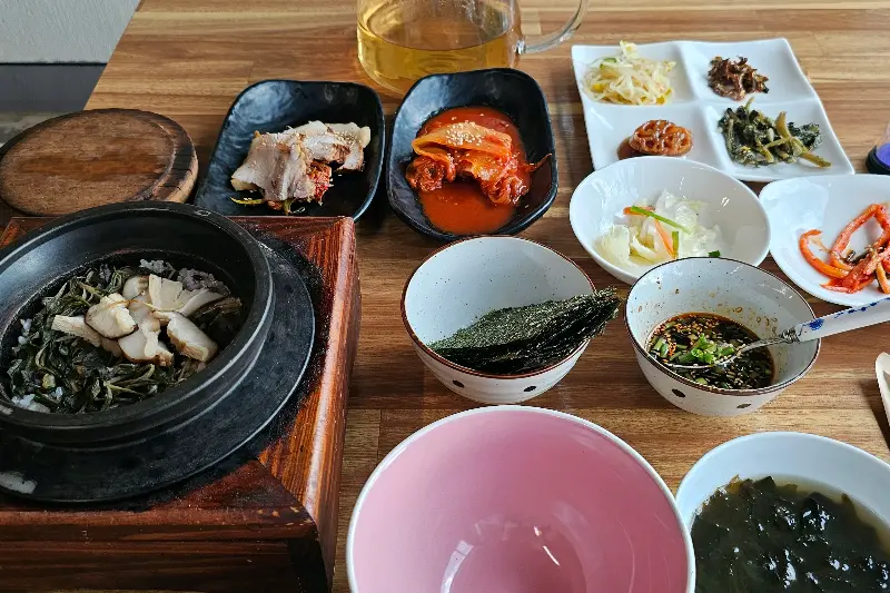 다채로운 반찬들