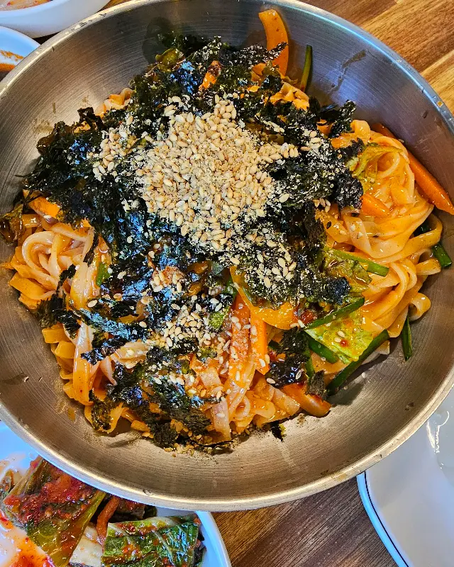 매콤달콤한 비빔국수