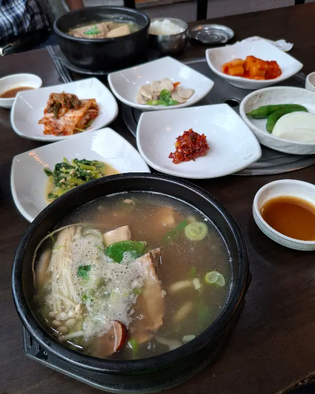 갈비탕과 반찬