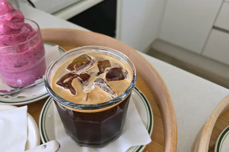 블루베리 스무디와 아이스 아메리카노