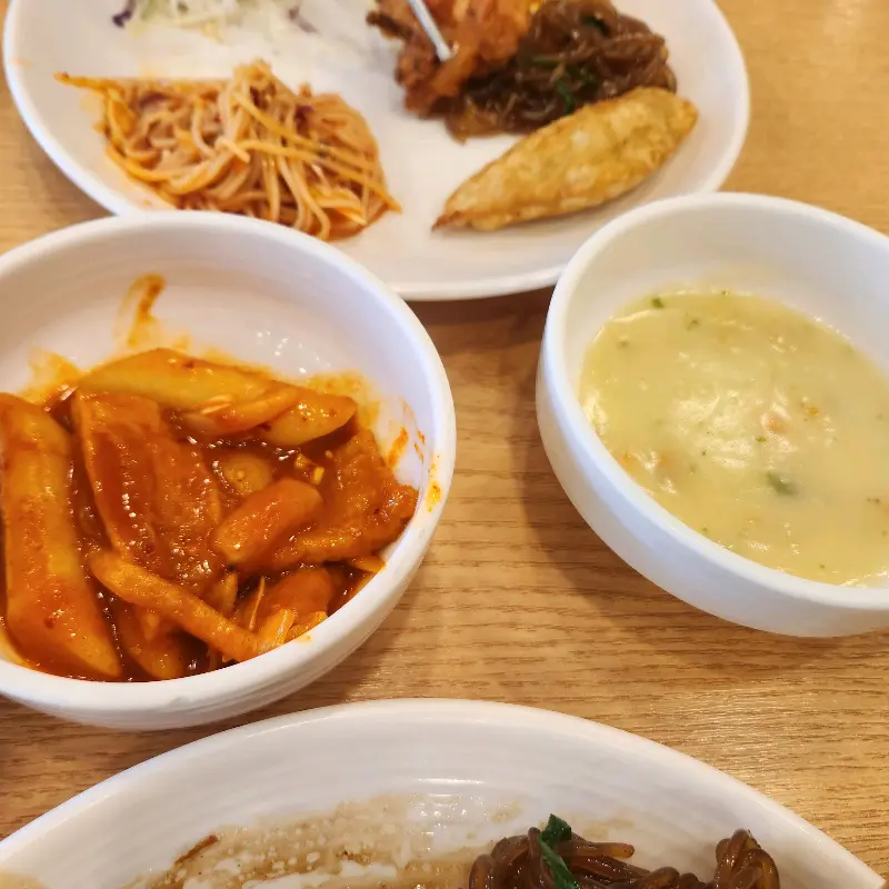 다양한 곁들임 메뉴