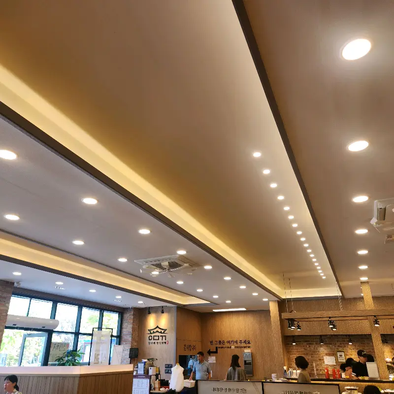 깔끔하고 쾌적한 실내