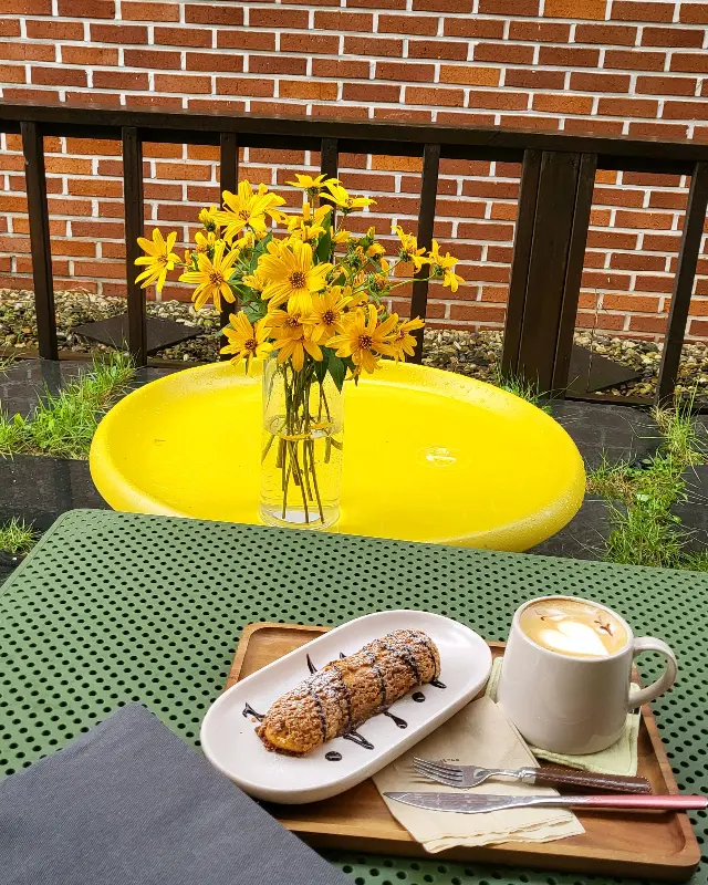 크로칸슈 스틱과 카페라떼