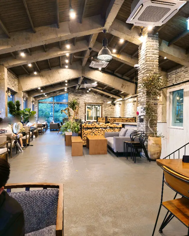 넓고 쾌적한 2층 내부