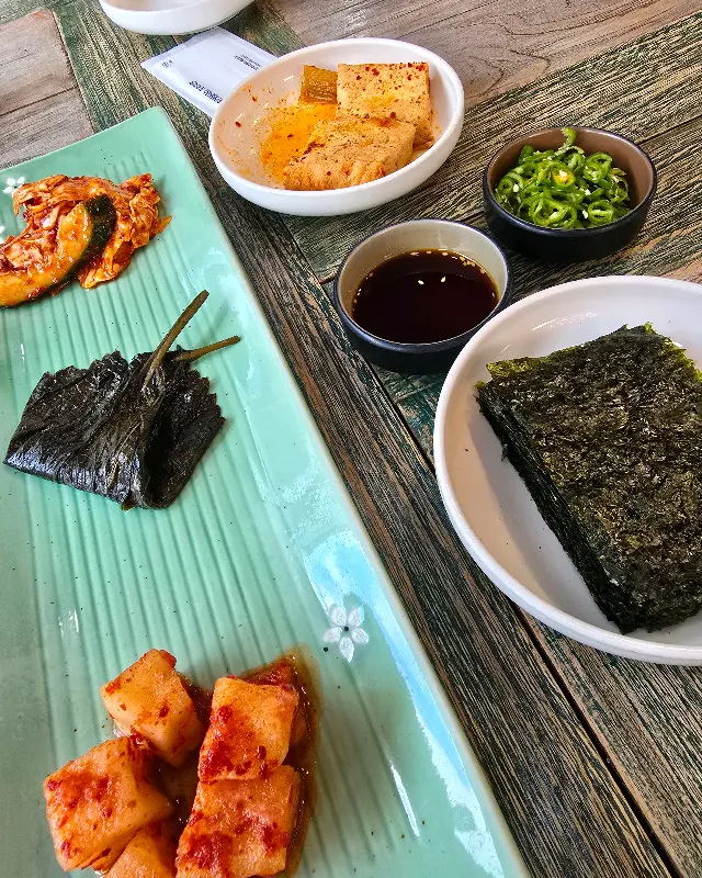 정갈하게 차려진 밑반찬