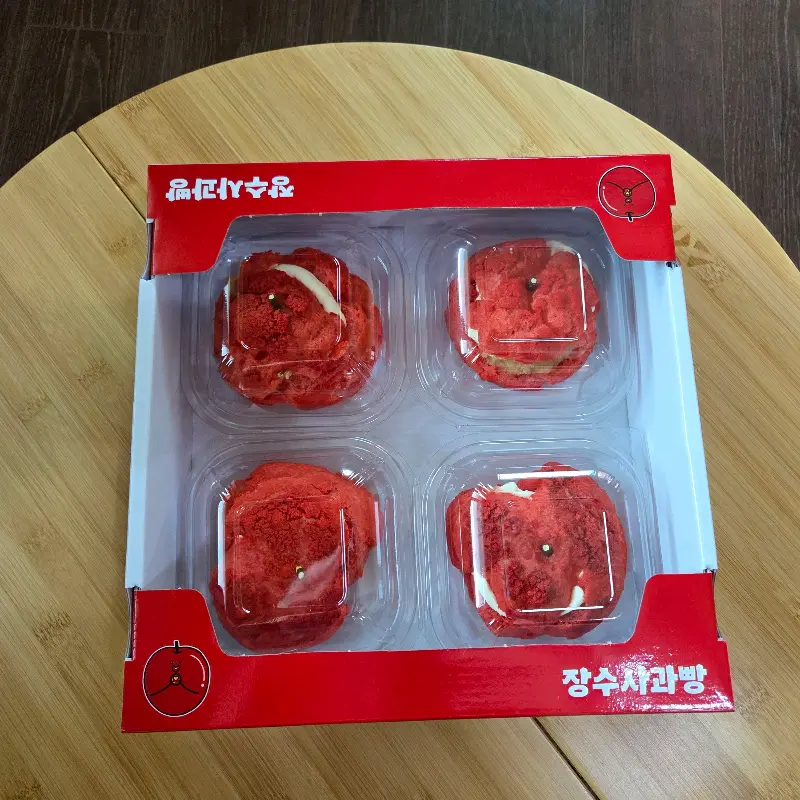 선물용으로 포장된 사과빵