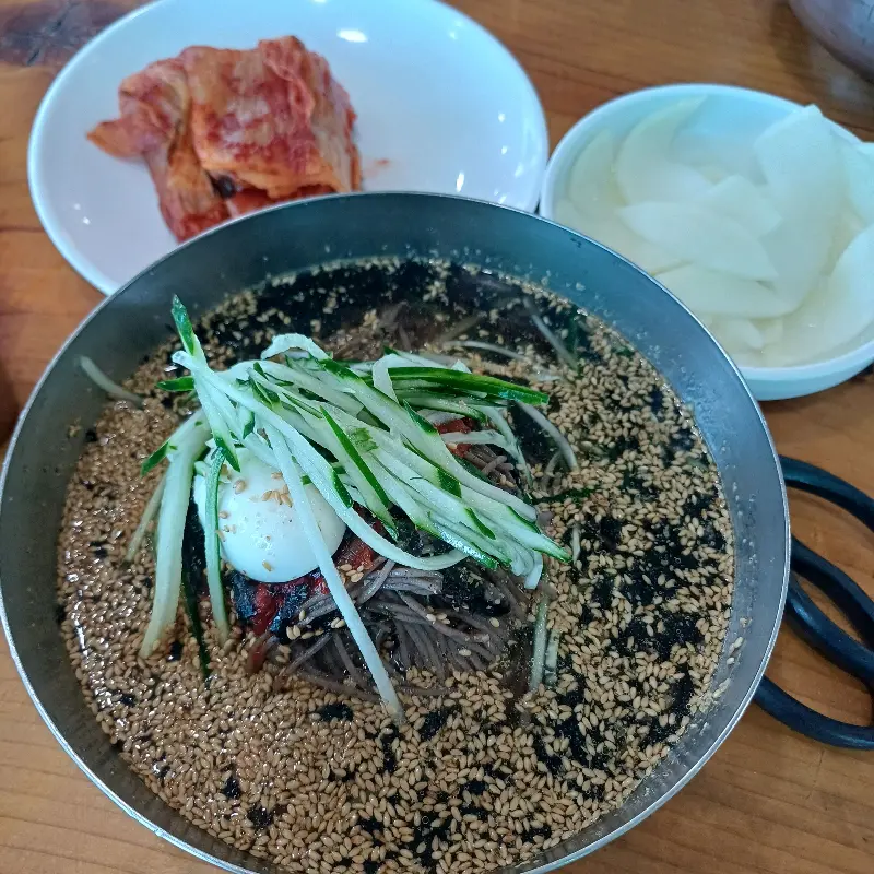 푸짐한 막국수 한 상 차림
