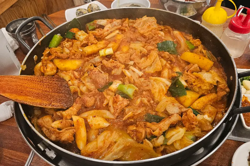 닭갈비와 볶음밥