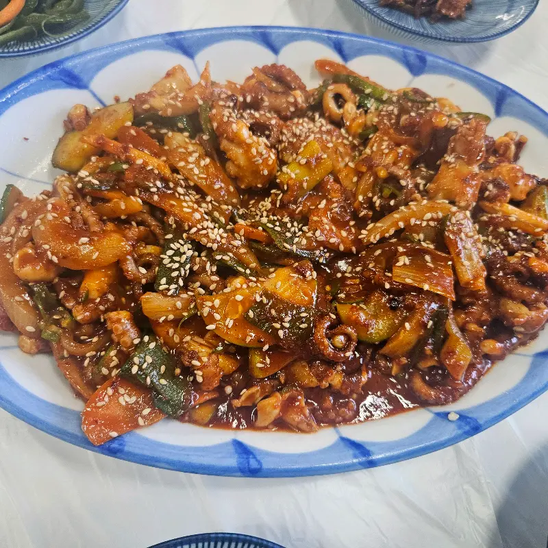 매콤달콤한 낙지볶음