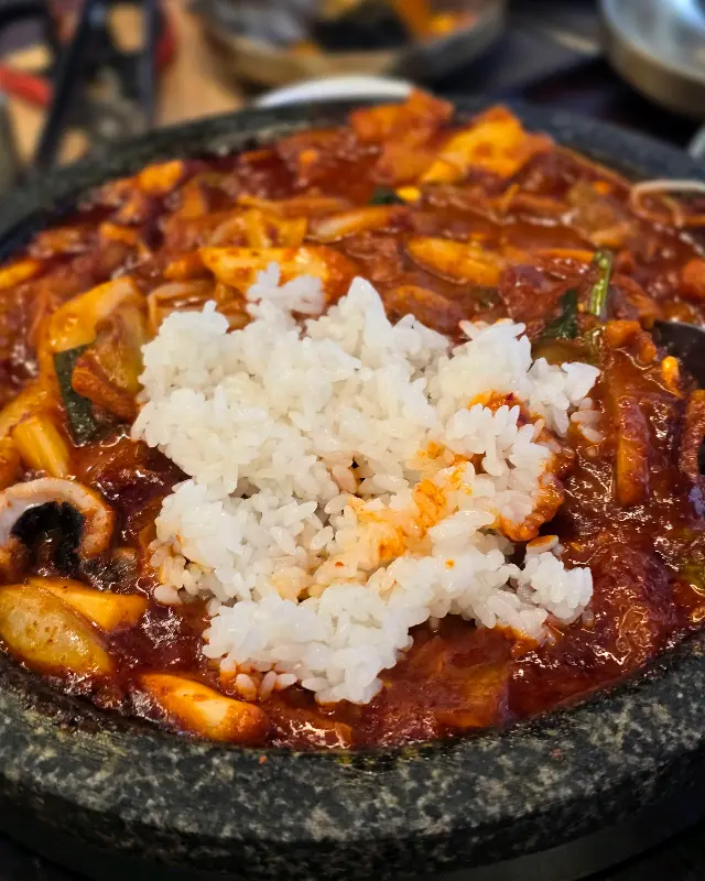 돌판 낙지볶음과 밥의 콜라보