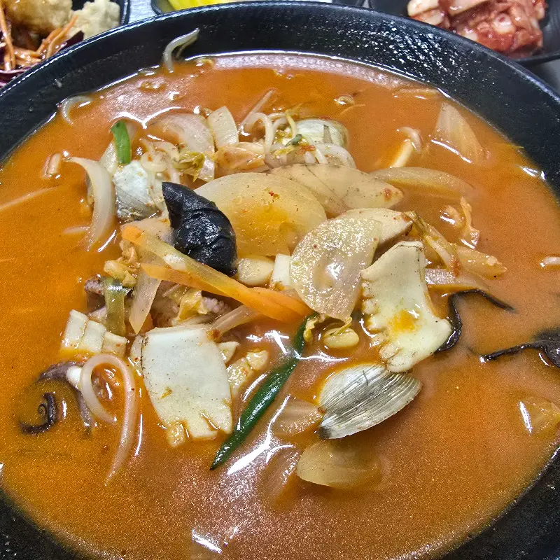 차돌 짬뽕의 깊고 진한 국물