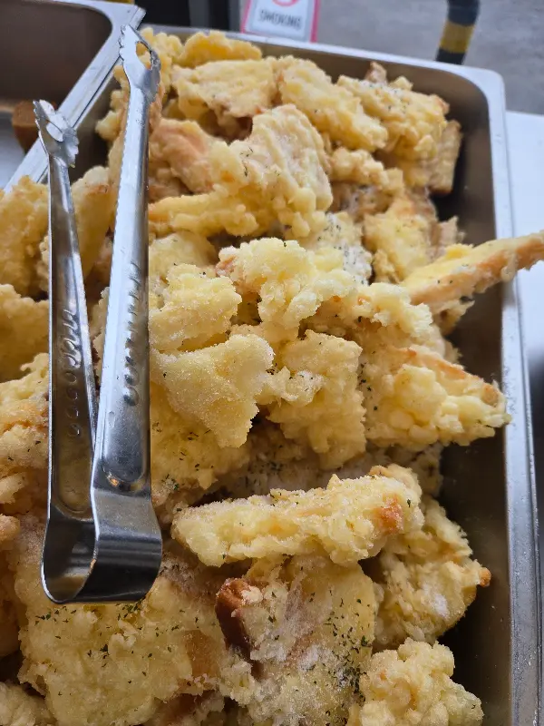 눈길을 사로잡는 고구마 튀김