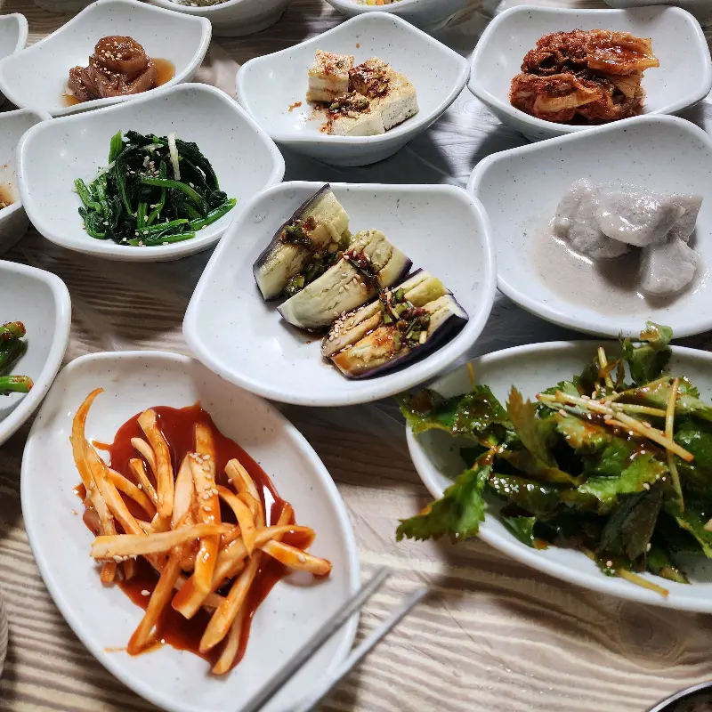 다양한 밑반찬 클로즈업 사진