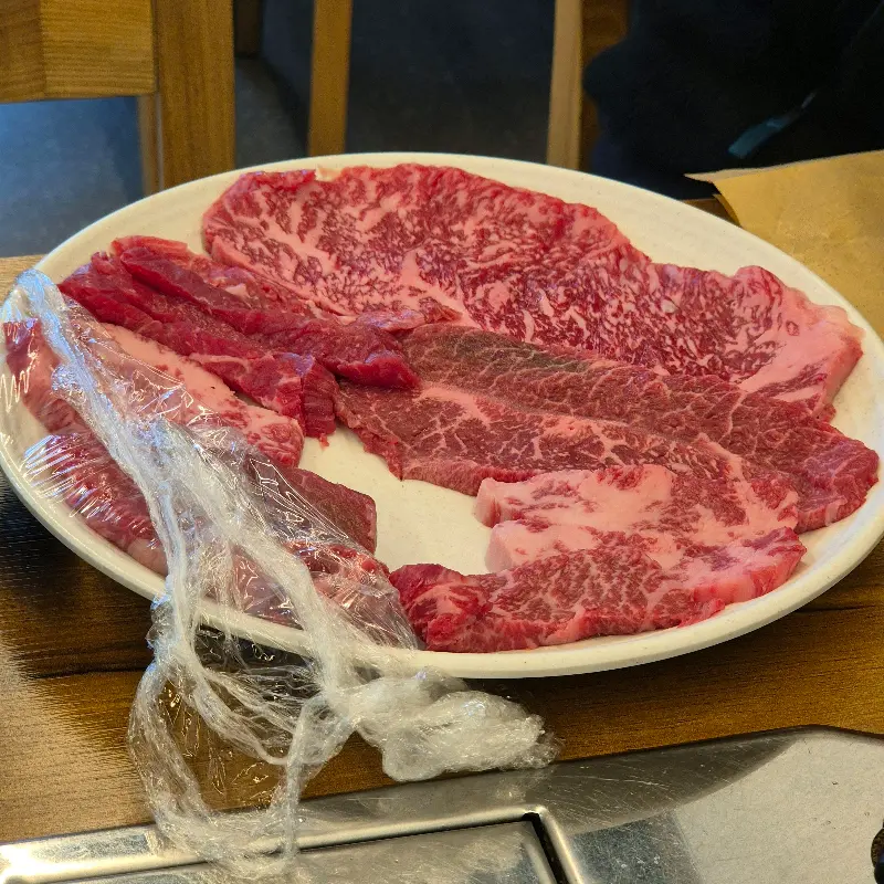 푸짐한 육회비빔밥