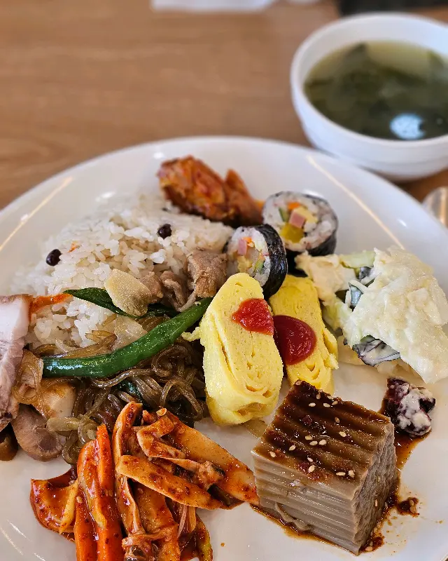 풍성하게 담아온 한 접시