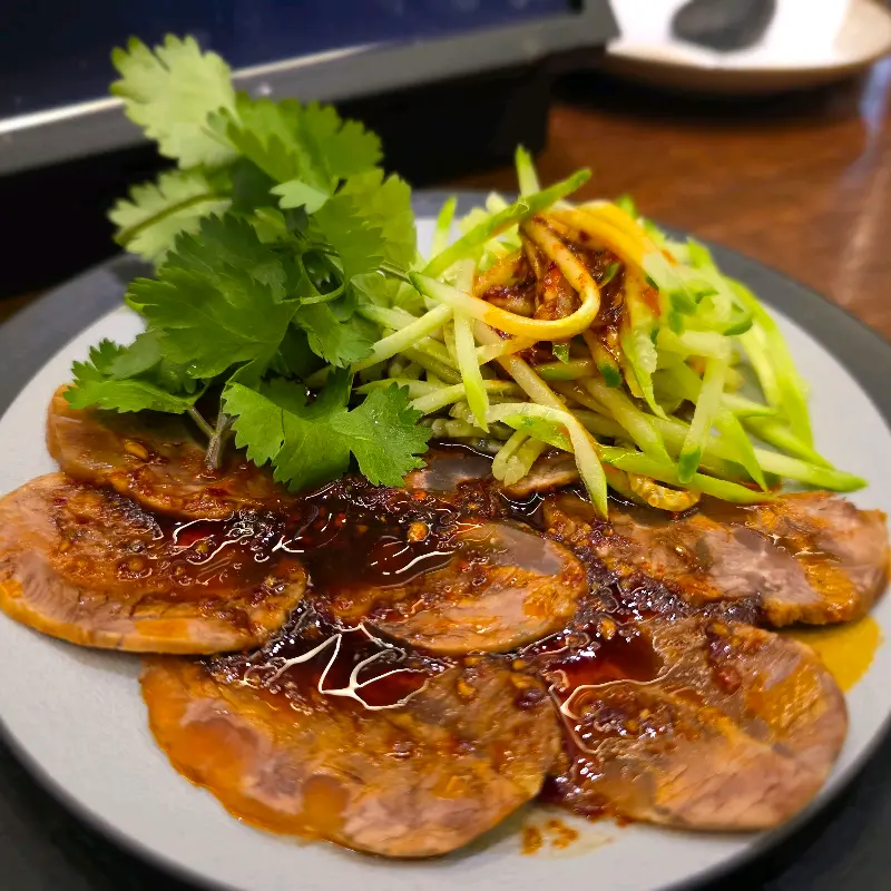 윤기가 흐르는 오향장육