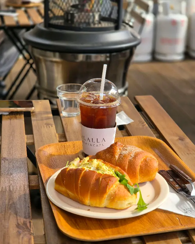 울랄라베이커리의 다양한 빵들