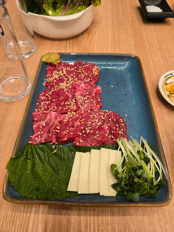 고기랑안채의 육사시미