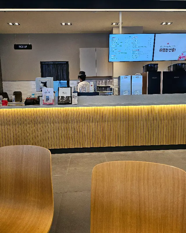 할리스 내부 인테리어