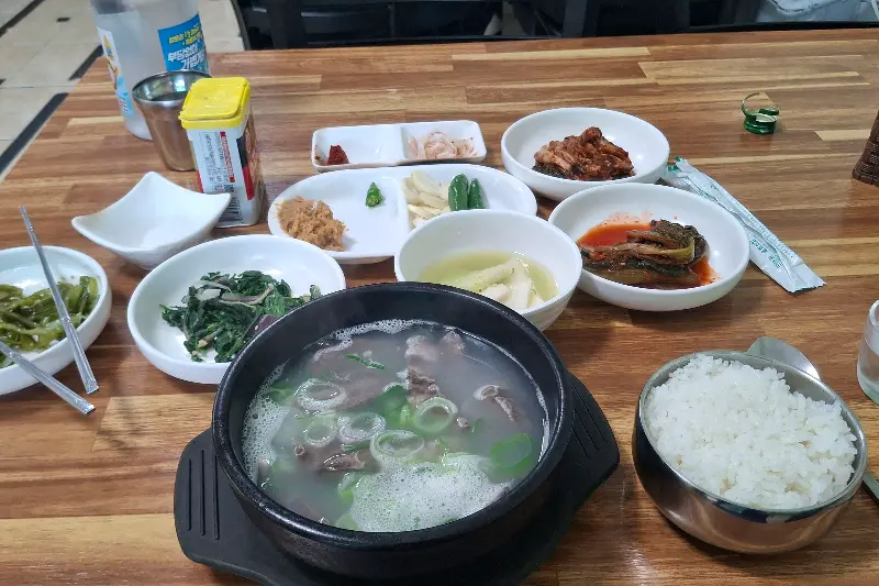 소머리 곰탕 한 상 차림