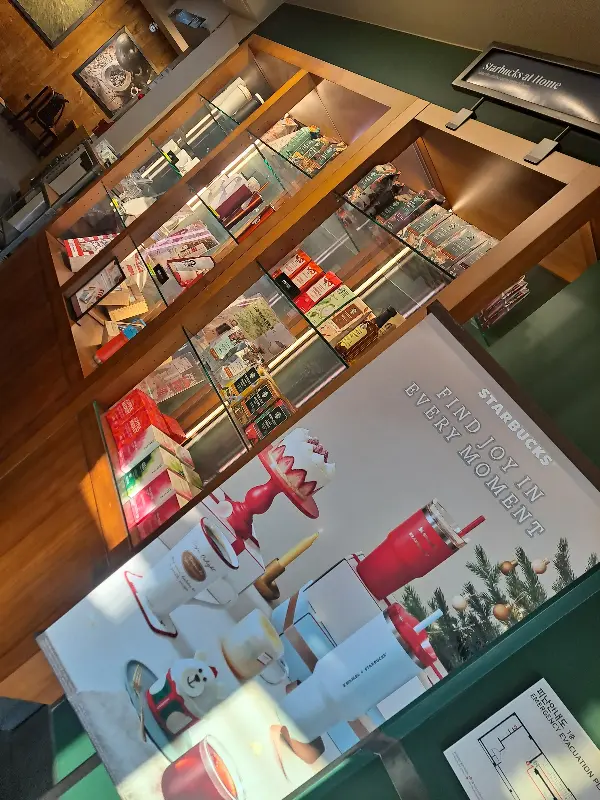 스타벅스 디저트 진열대