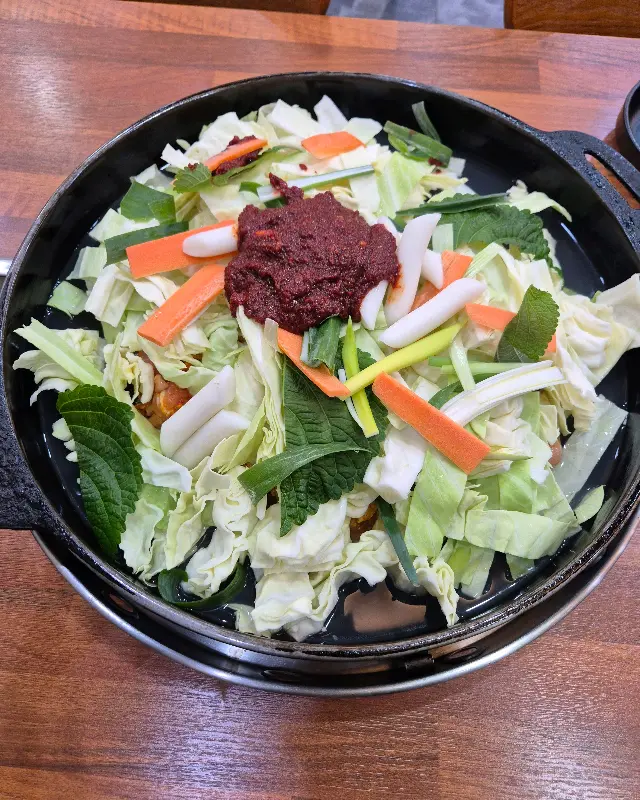 신선한 닭갈비 재료