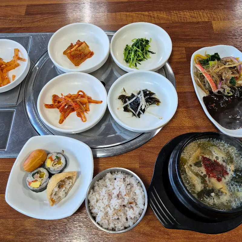 정갈하게 차려진 한 상 차림