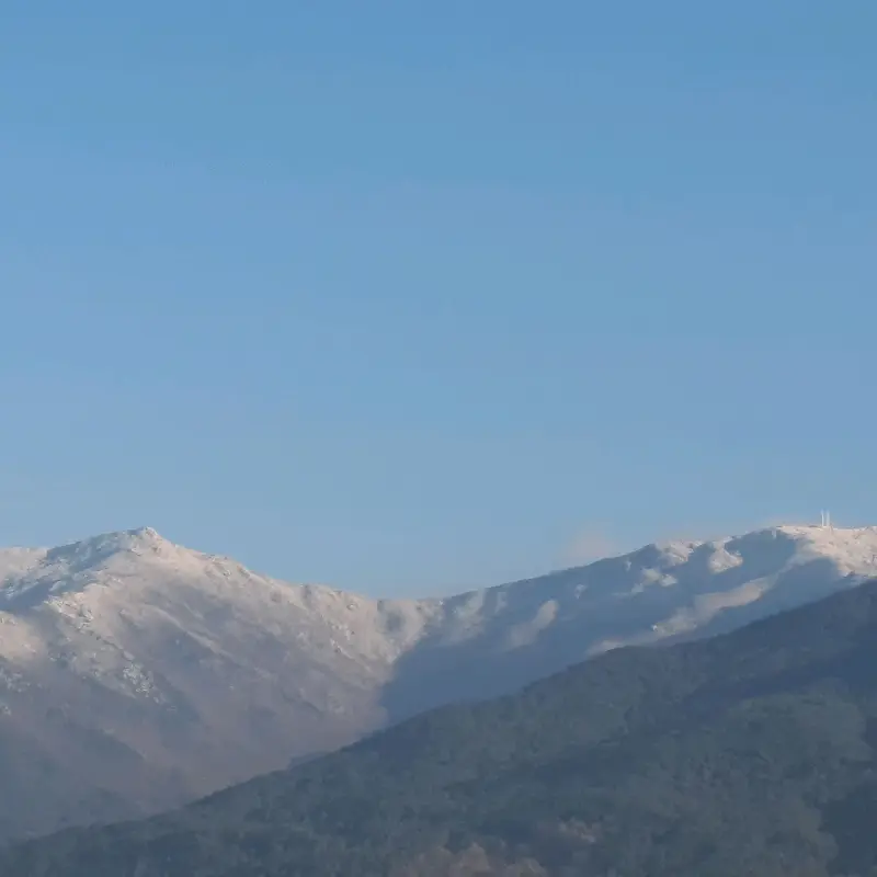 눈 덮인 지리산 풍경 사진