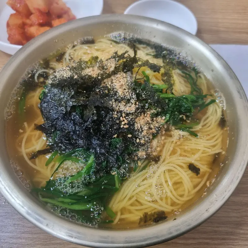 푸짐한 잔치국수