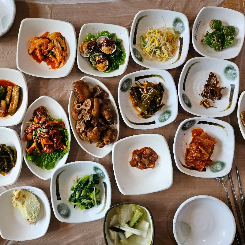 푸짐한 반찬 한 상