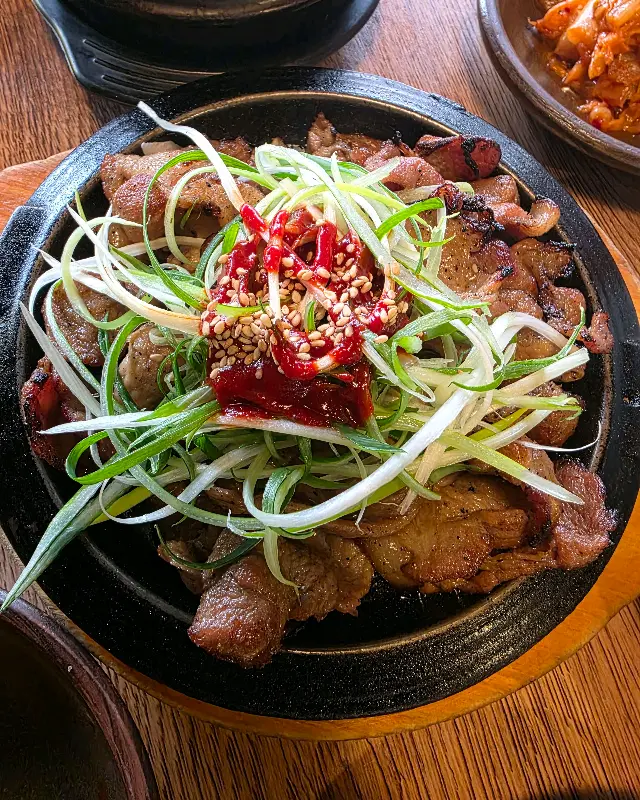 윤기가 흐르는 석쇠구이