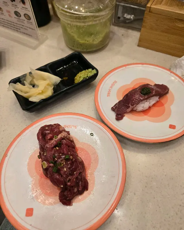 육회 초밥과 와사비