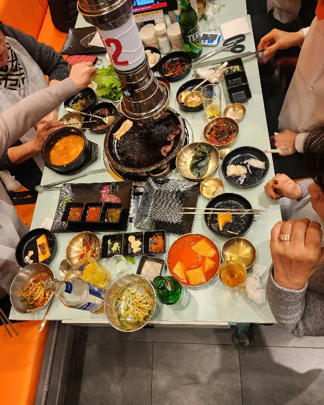 푸짐한 테이블 전경