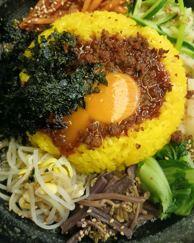 알록달록 예쁜 돌솥비빔밥