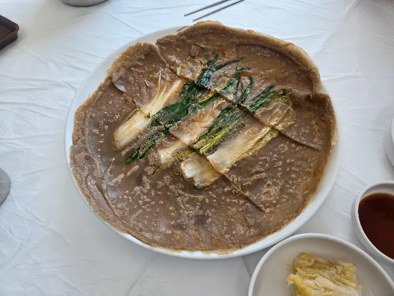 담백하고 고소한 메밀전